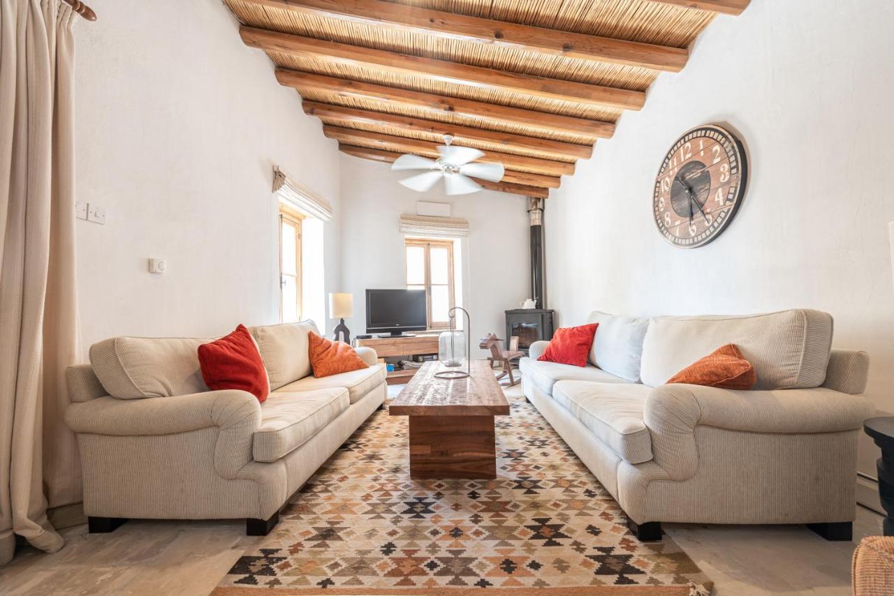 The Carob Tree Villa - Rustic Luxury Home With Access To Pool And Restaurant Larnaca Exterior photo